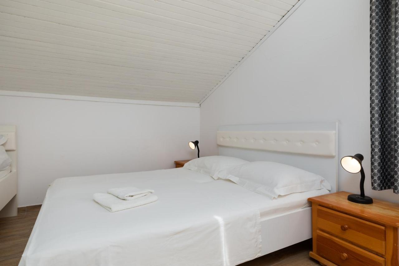 Apartments By The Sea Duce, Omis - 2992 Dugi Rat Εξωτερικό φωτογραφία