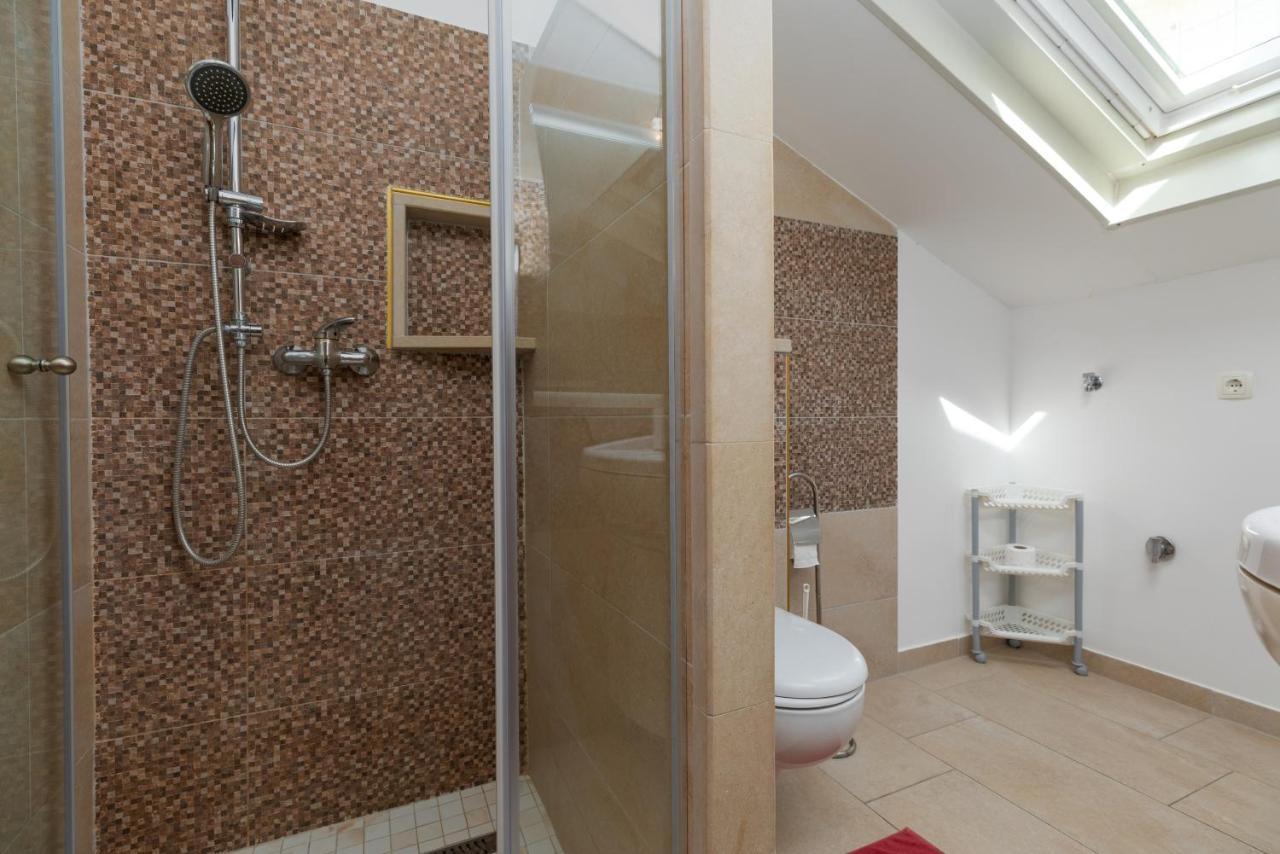 Apartments By The Sea Duce, Omis - 2992 Dugi Rat Εξωτερικό φωτογραφία