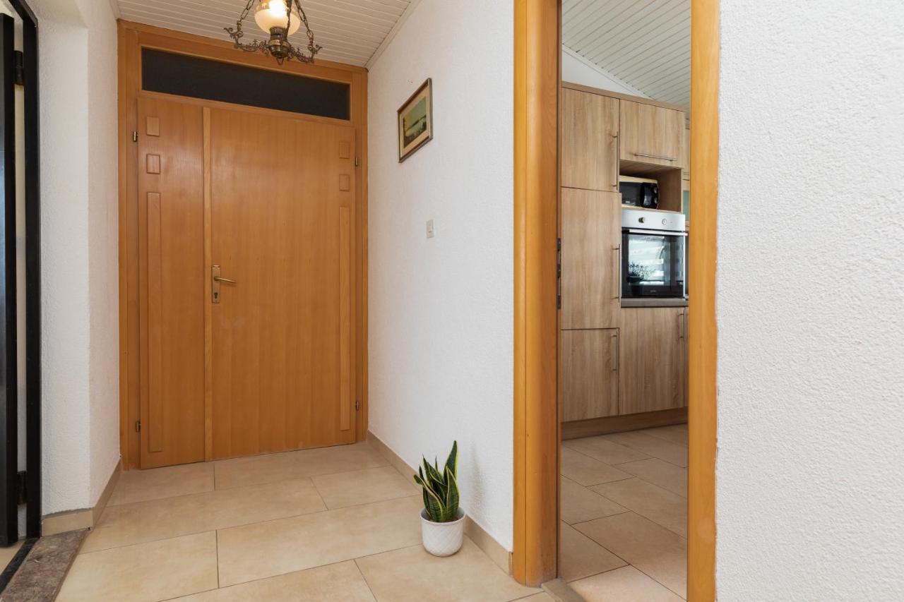 Apartments By The Sea Duce, Omis - 2992 Dugi Rat Εξωτερικό φωτογραφία