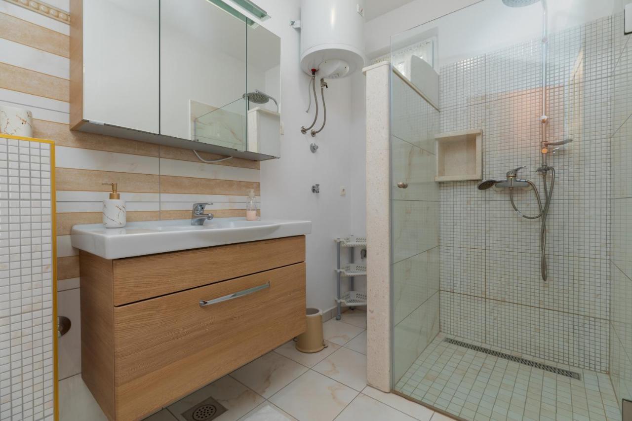 Apartments By The Sea Duce, Omis - 2992 Dugi Rat Εξωτερικό φωτογραφία