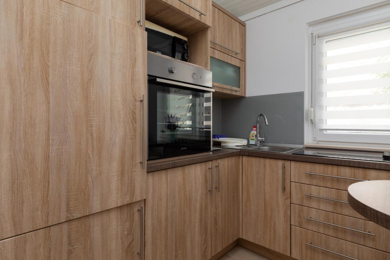 Apartments By The Sea Duce, Omis - 2992 Dugi Rat Εξωτερικό φωτογραφία