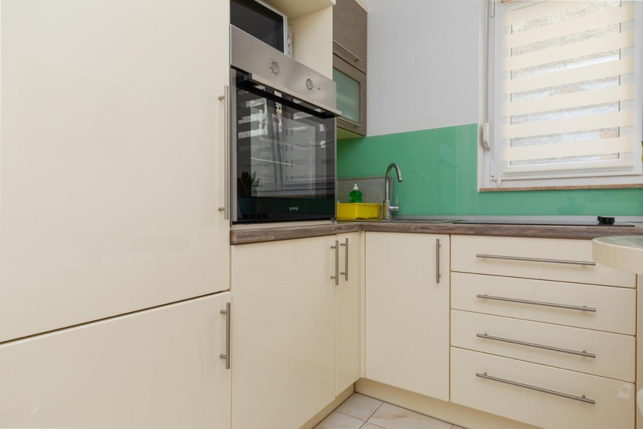 Apartments By The Sea Duce, Omis - 2992 Dugi Rat Εξωτερικό φωτογραφία