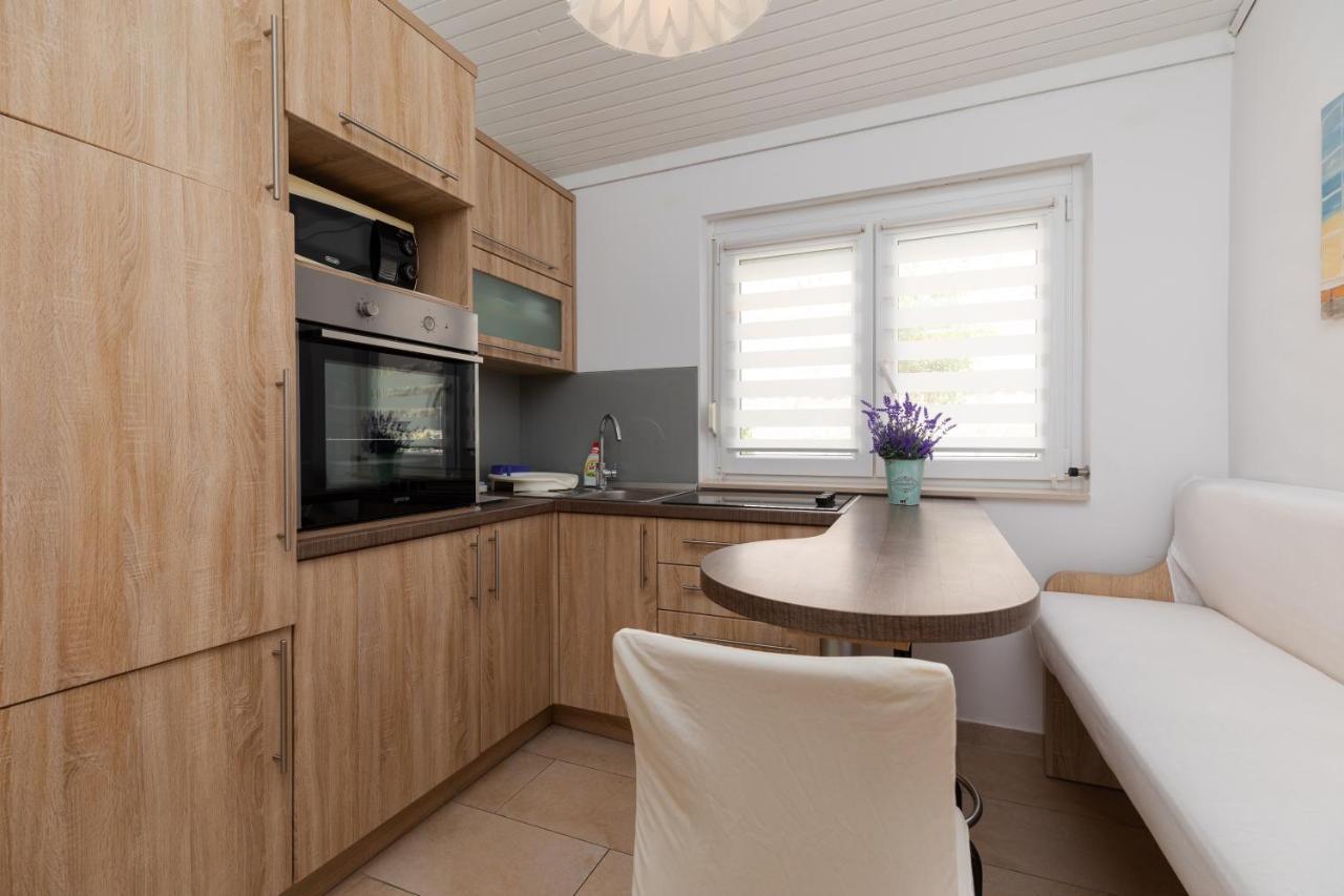 Apartments By The Sea Duce, Omis - 2992 Dugi Rat Εξωτερικό φωτογραφία